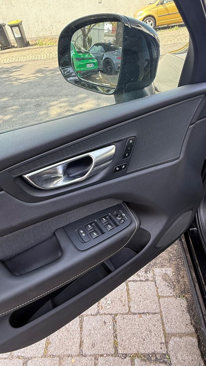 Fahrzeugabbildung Volvo XC 60 XC60 R-Design Black Edition AWD fahrbereit