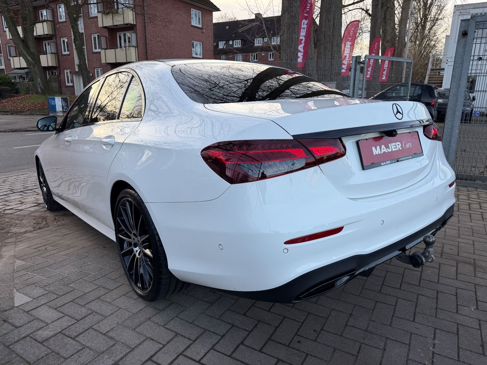 Fahrzeugabbildung Mercedes-Benz E 220d AMG*JUNGE STERNE*MUTLIBEAM*BURMESTER*AHK