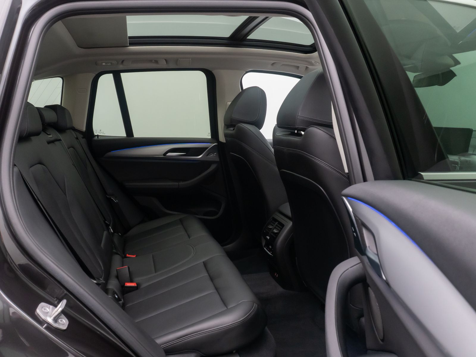 Fahrzeugabbildung BMW X3 xD30i  DAB Kamera HiFi AHK Panorama Laser 19"