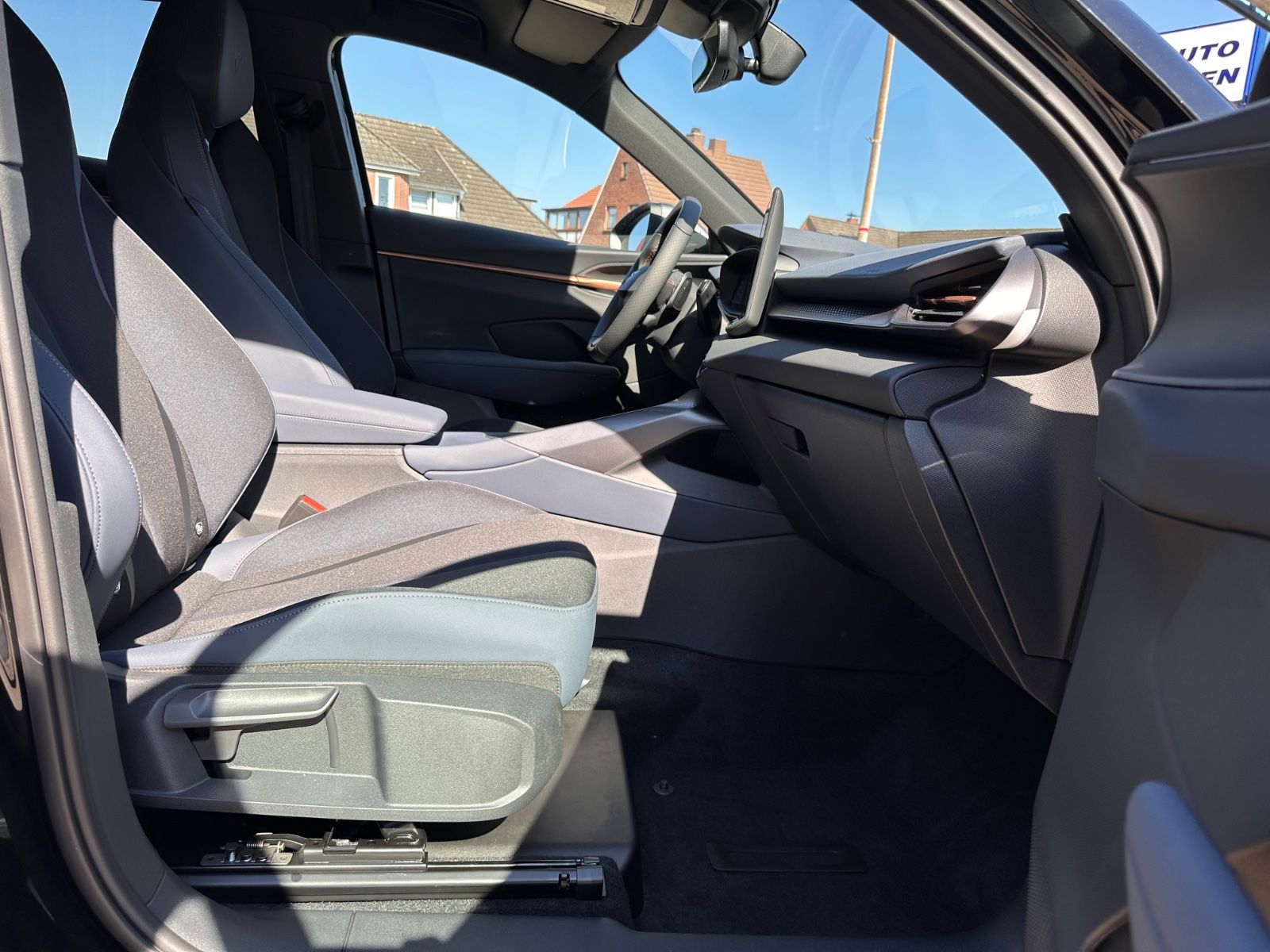 Fahrzeugabbildung CUPRA Terramar 1.5 eTSI DSG Navi/Pano/ACC/LED/AHK/GJR