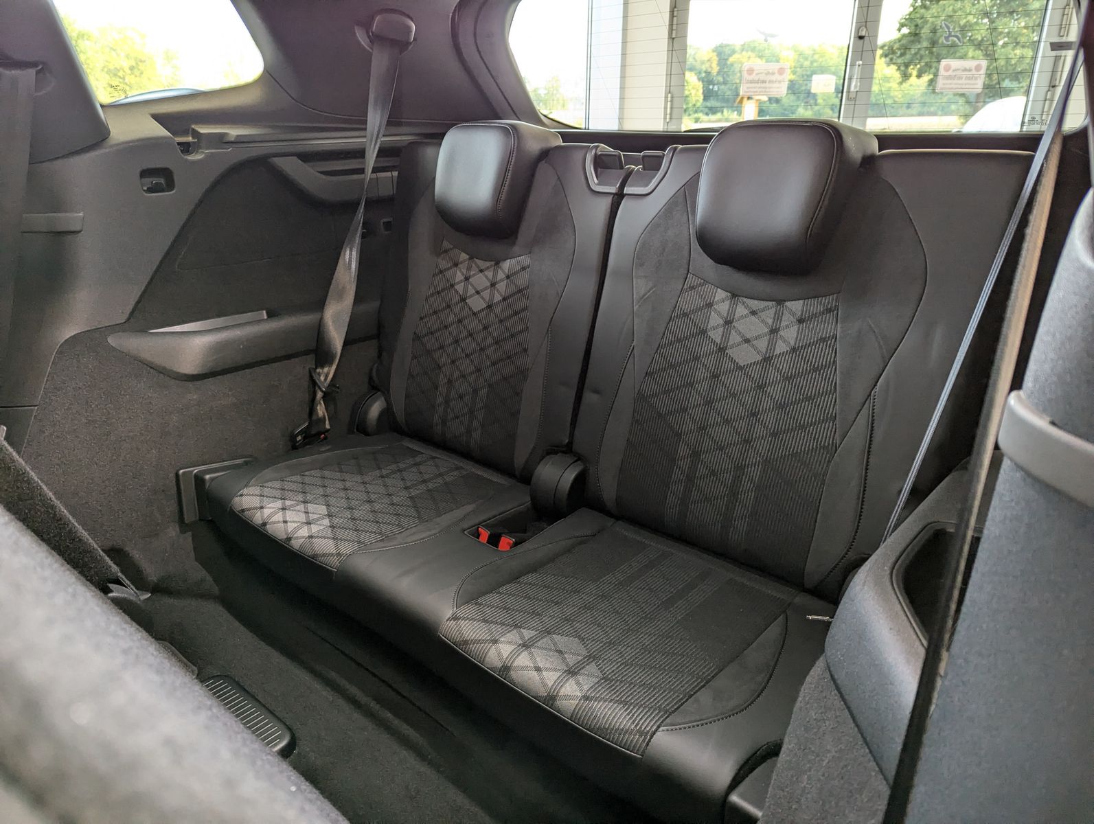 VW Tayron 2.0TDI 4M R-Line Launch Pano Black AHK 20 - Image 14