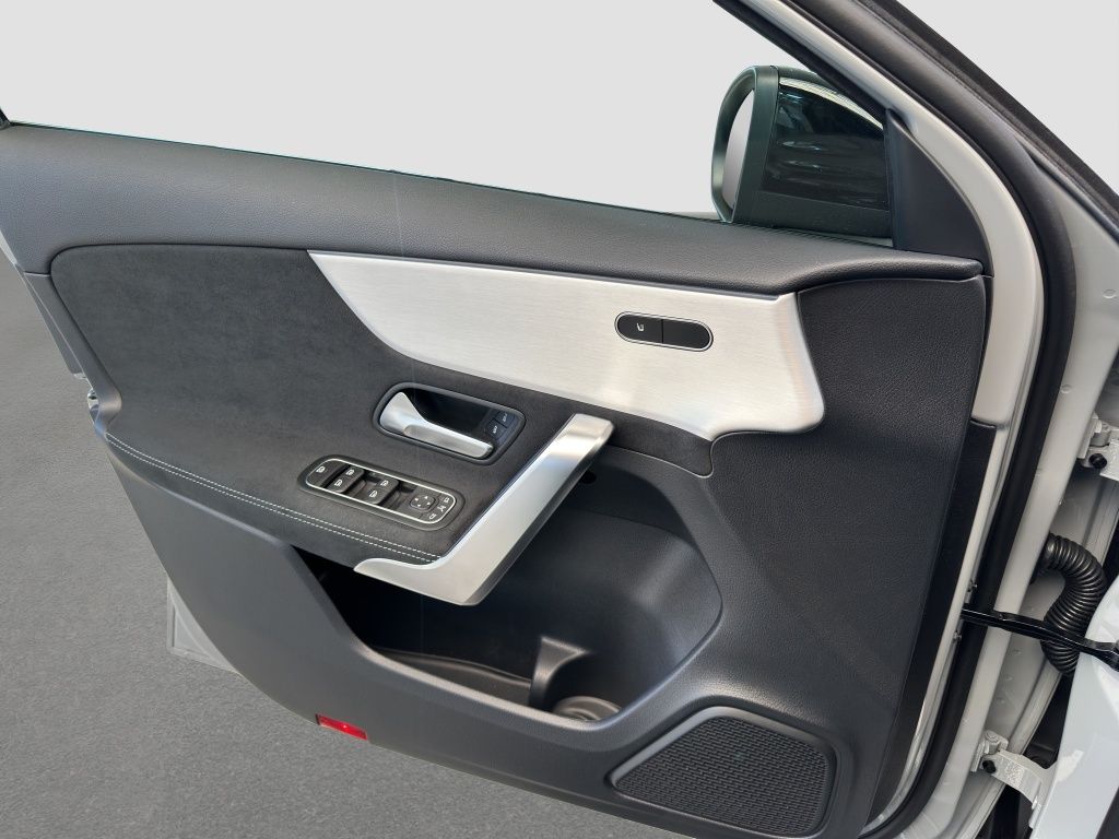 Fahrzeugabbildung Mercedes-Benz A 200 Kompaktlimousine AMG*NIGHT*SpH*AHK*LED*PDC