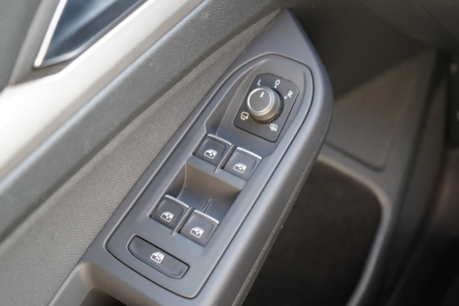 Volkswagen Golf VIII Variant 1.0 eTSI DSG Life LED ACC Navi, миниатюра 24