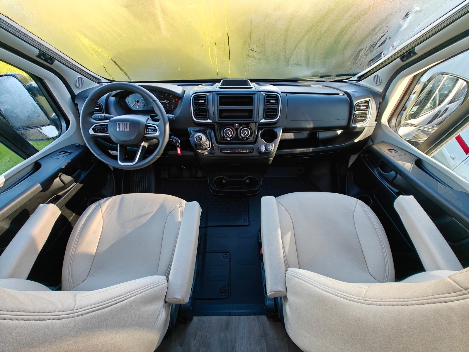 Fahrzeugabbildung LMC Innovan 600 - 603 70 Jahre Modell - SALE! -