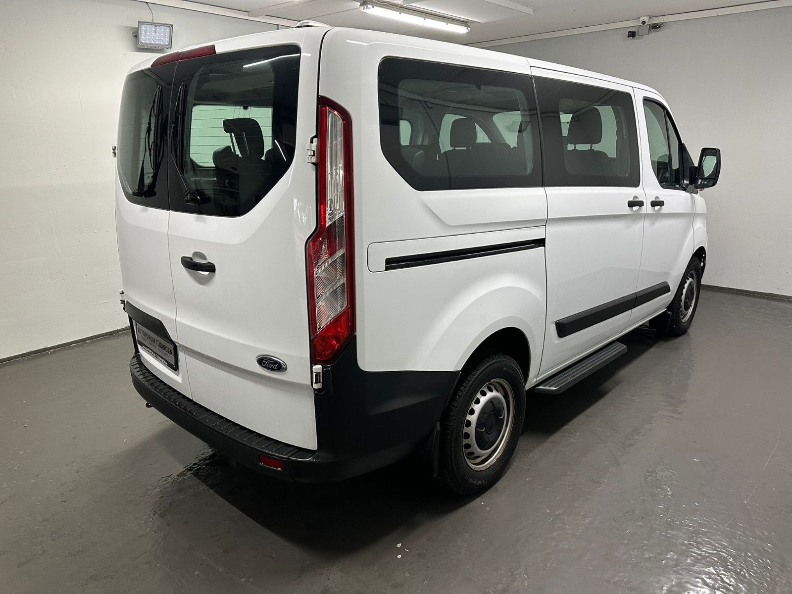 Fahrzeugabbildung Ford Transit Custom 320 L1H1  - 9Sitze*KLIMA
