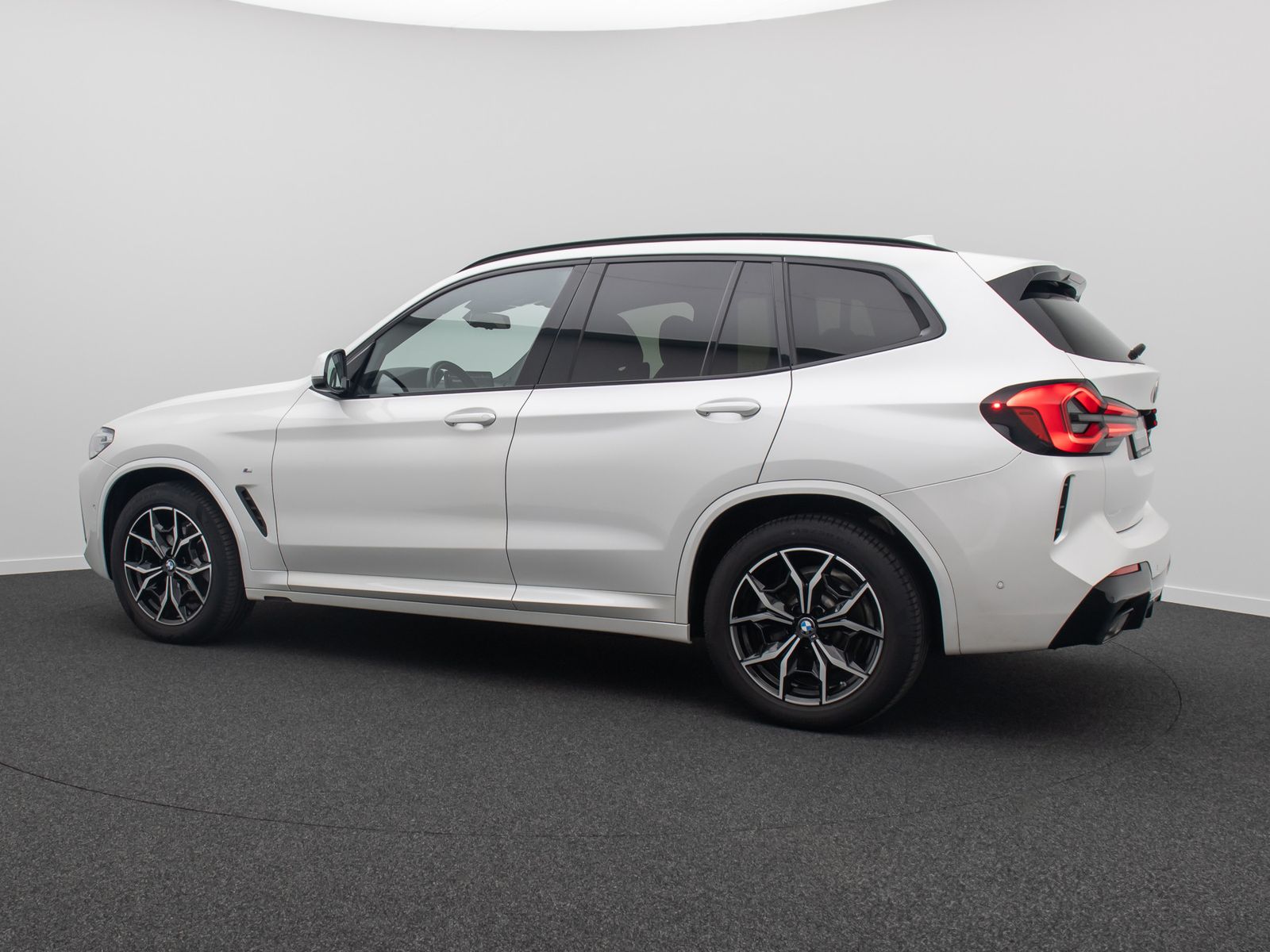 Fahrzeugabbildung BMW X3 xD20d M Sport DAB Kamera AHK HiFi Alarm 19Zol