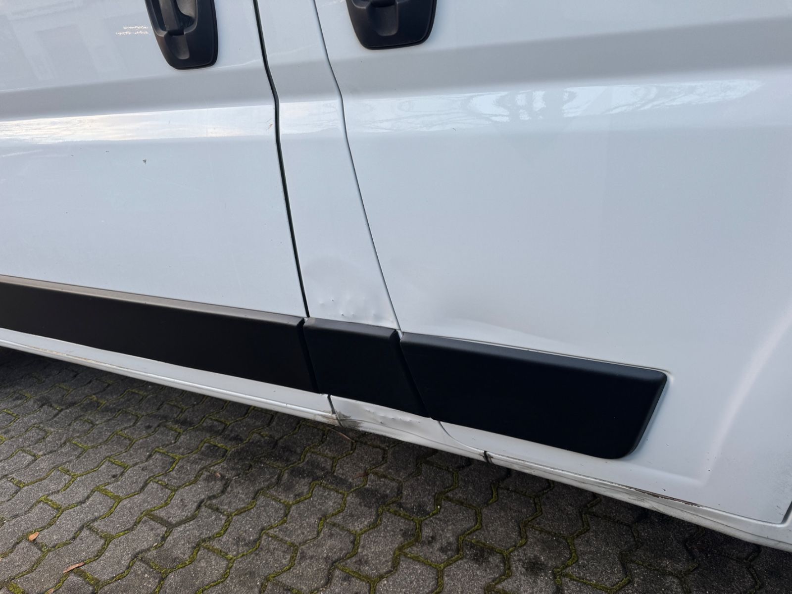 Fahrzeugabbildung Fiat Ducato Hochr.-Kasten 35 140 L2H2 RS: 3450 mm Nav