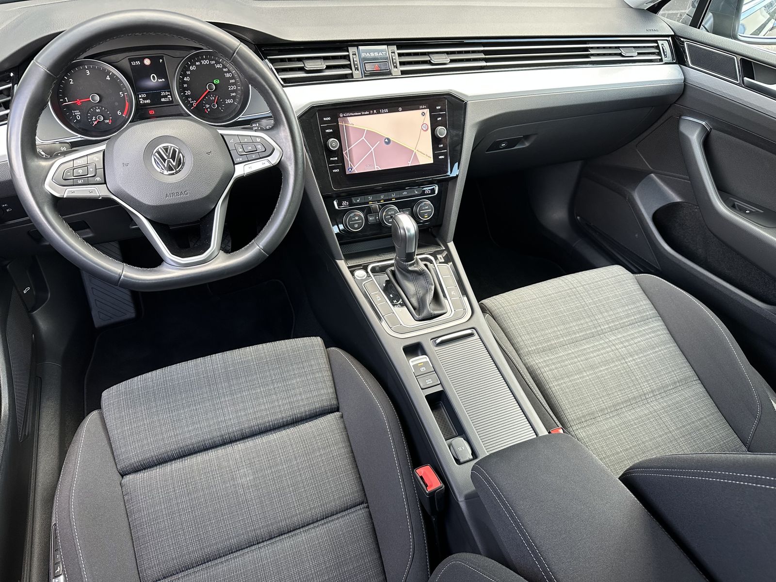 Fahrzeugabbildung Volkswagen Passat Variant 2.0 TDI DSG Business NAV+LED+ACC