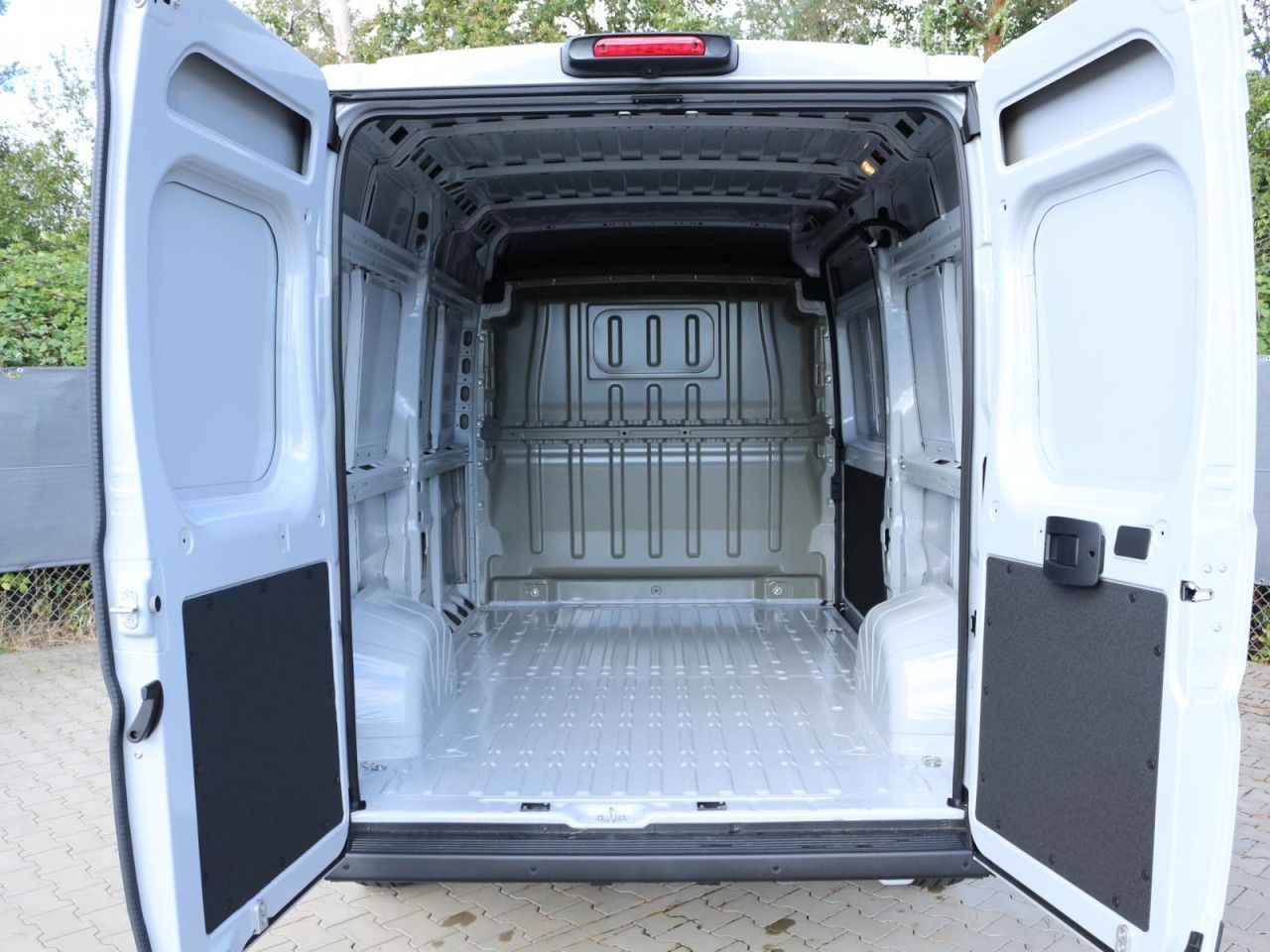 Fahrzeugabbildung Citroën Jumper Kasten Hochraum 33 L2H2 BlueHDi 140