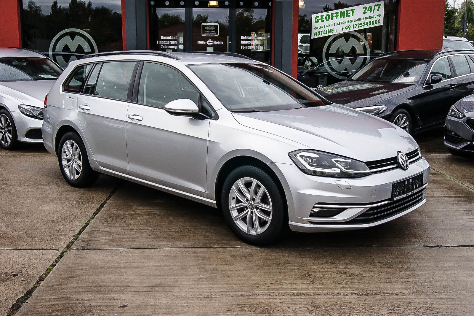 Fahrzeugabbildung Volkswagen Golf VII Variant Comfortline LED ACC SIHZG 1HAND