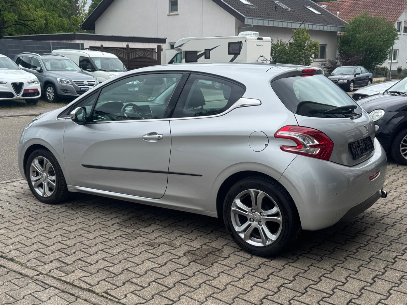 Peugeot 208 Allure | BT Car Play | Leder | PDC