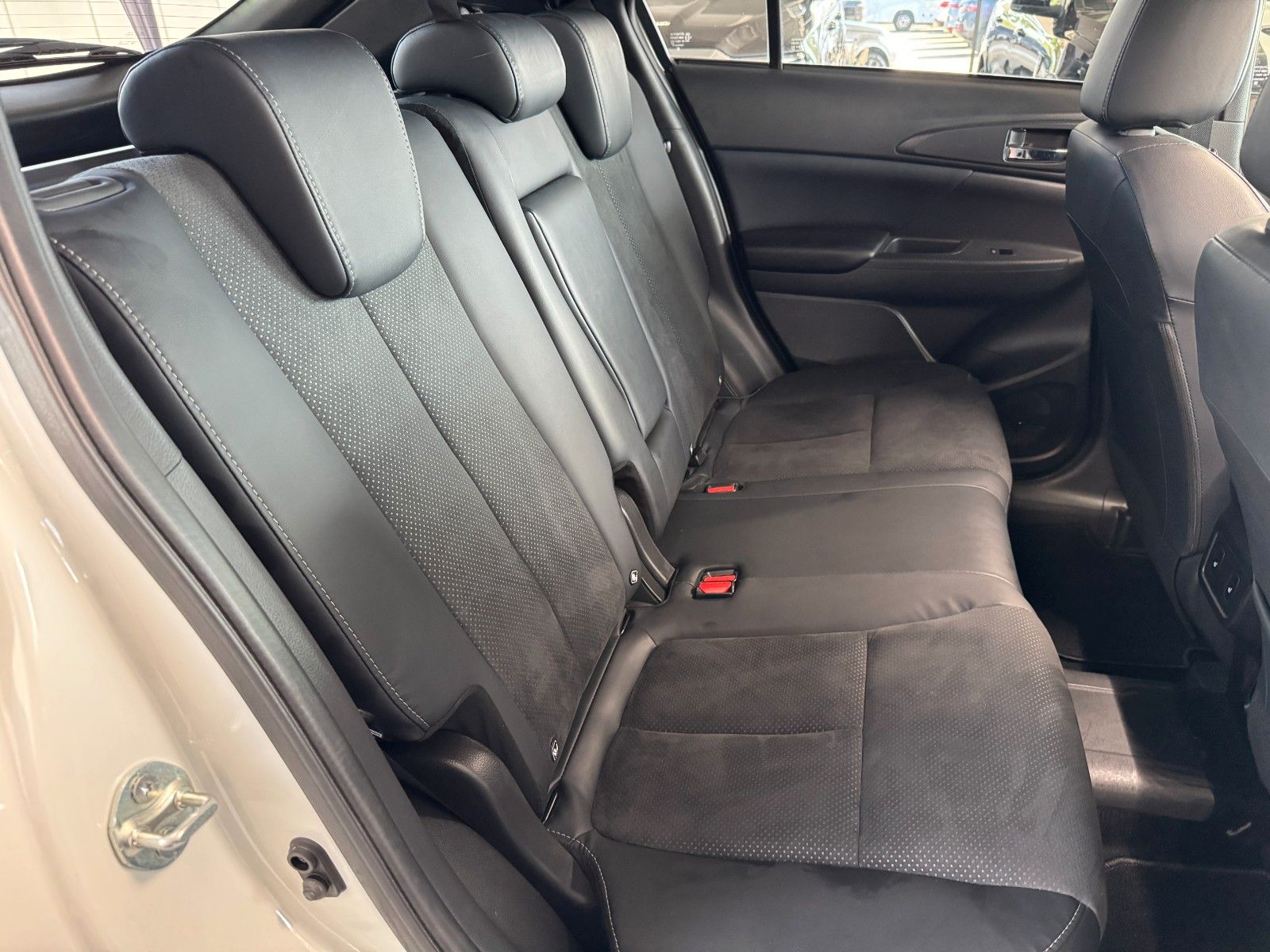 Fahrzeugabbildung Mitsubishi Eclipse Cross 2.4 PHEV Plus Select Black 4WD