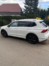 Volkswagen Tiguan Allspace R-Line 2.0 TSI DSG Allrad, Apple - Volkswagen Tiguan Allspace: Von Privat