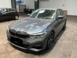 BMW 320i Lim. M Sport Led Navi H&K - BMW 320: M Sport