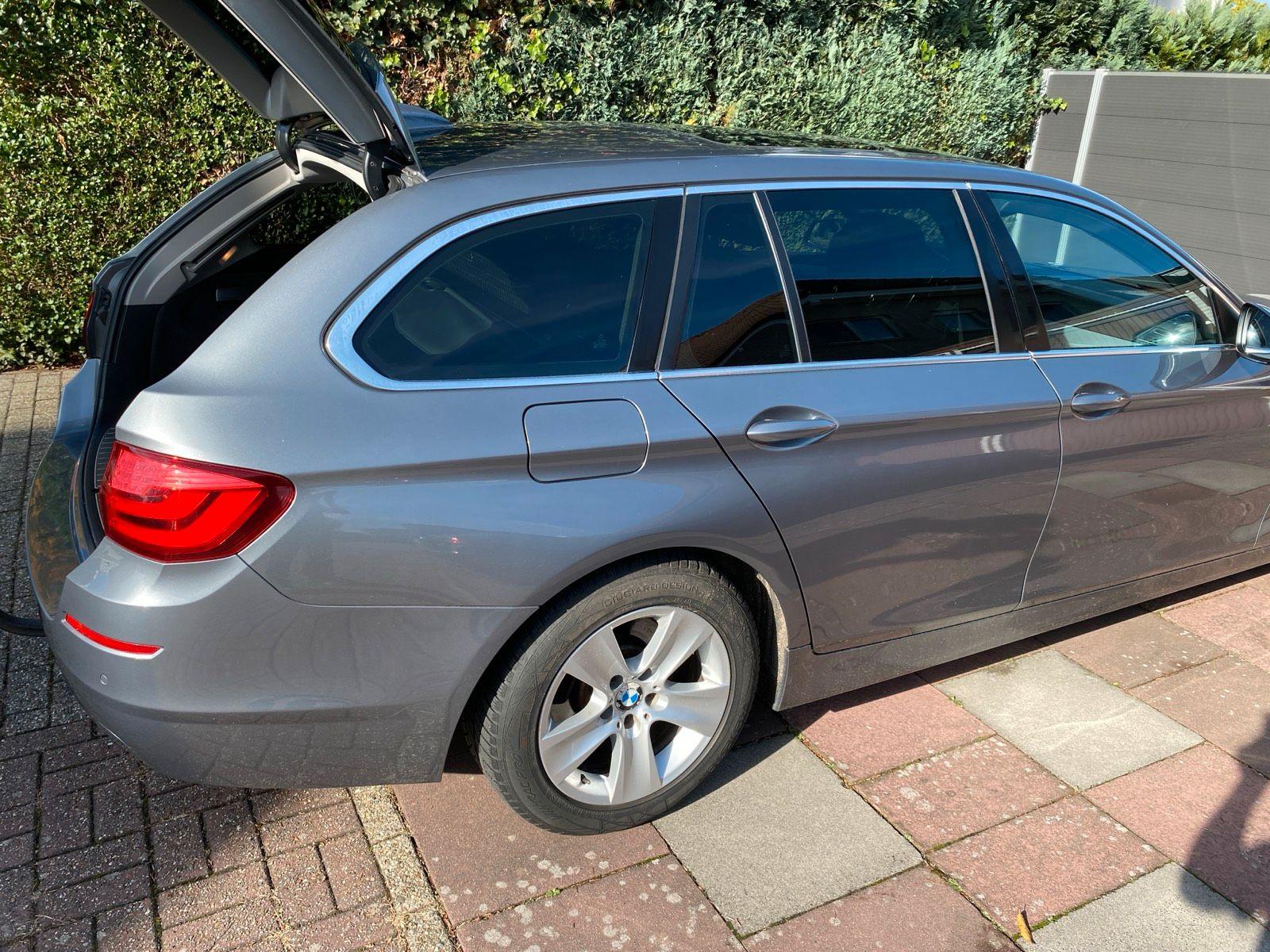 BMW 530 2011 — rear view