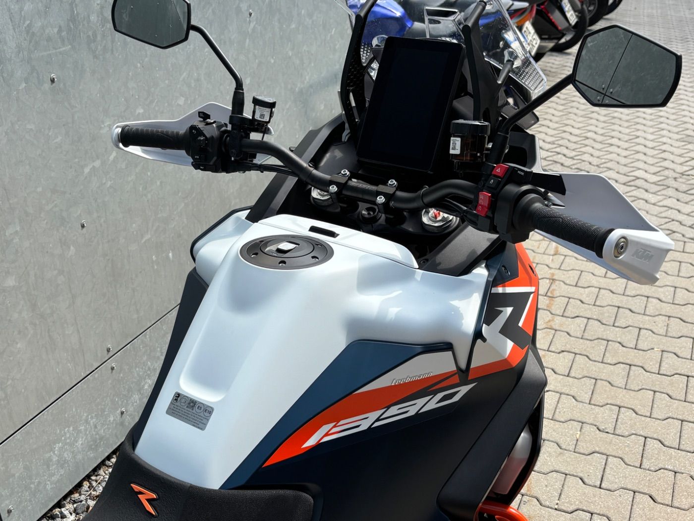 Fahrzeugabbildung KTM 1390 Super Adventure R Techpack, Remus