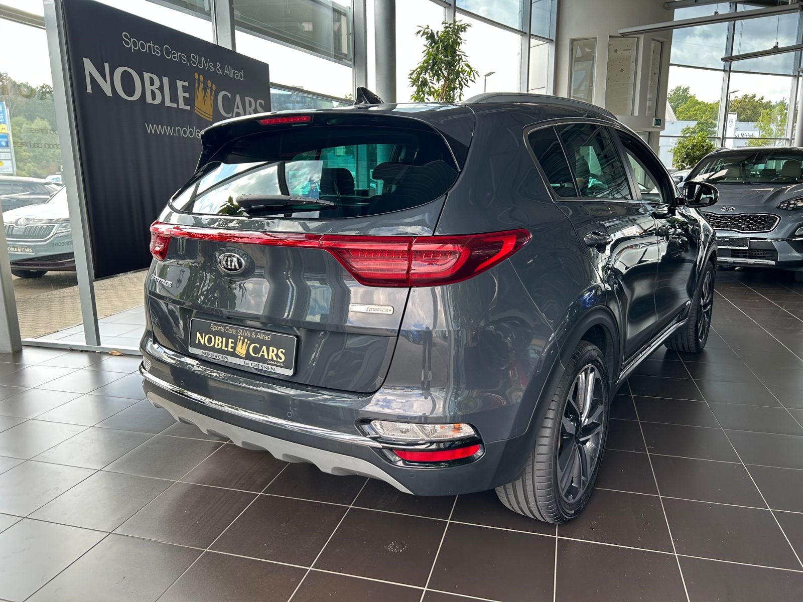 Fahrzeugabbildung Kia Sportage Platinum Edition 4WD PANO LEDER 19"