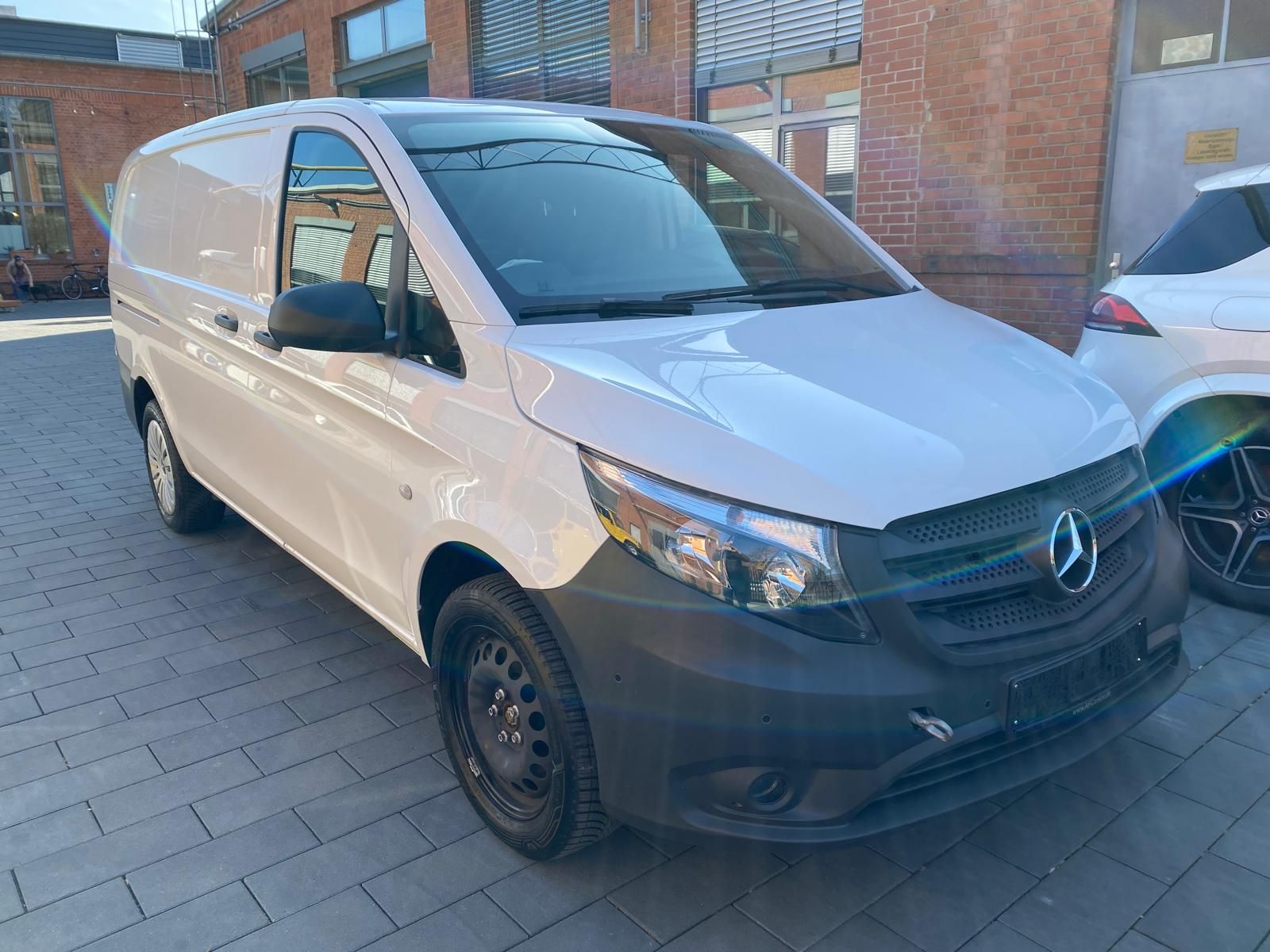 Fahrzeugabbildung Mercedes-Benz Vito 116 d 4x4 PRO Lang/AHK/RFK/Navi/STHZ