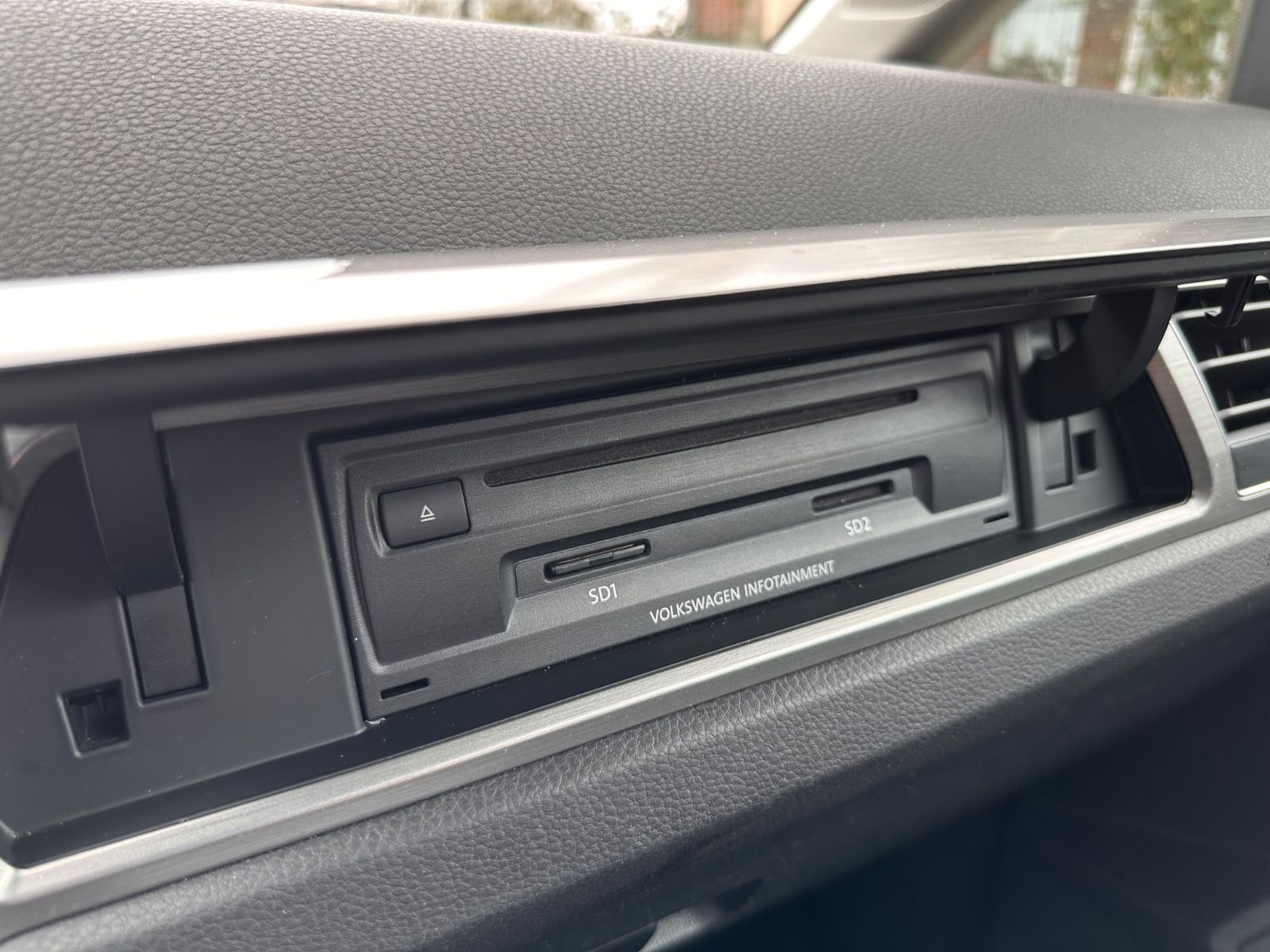 Fahrzeugabbildung Volkswagen Touran Comfortline 1.4 TSI 7-Sitze/ACC/SHZG/Navi