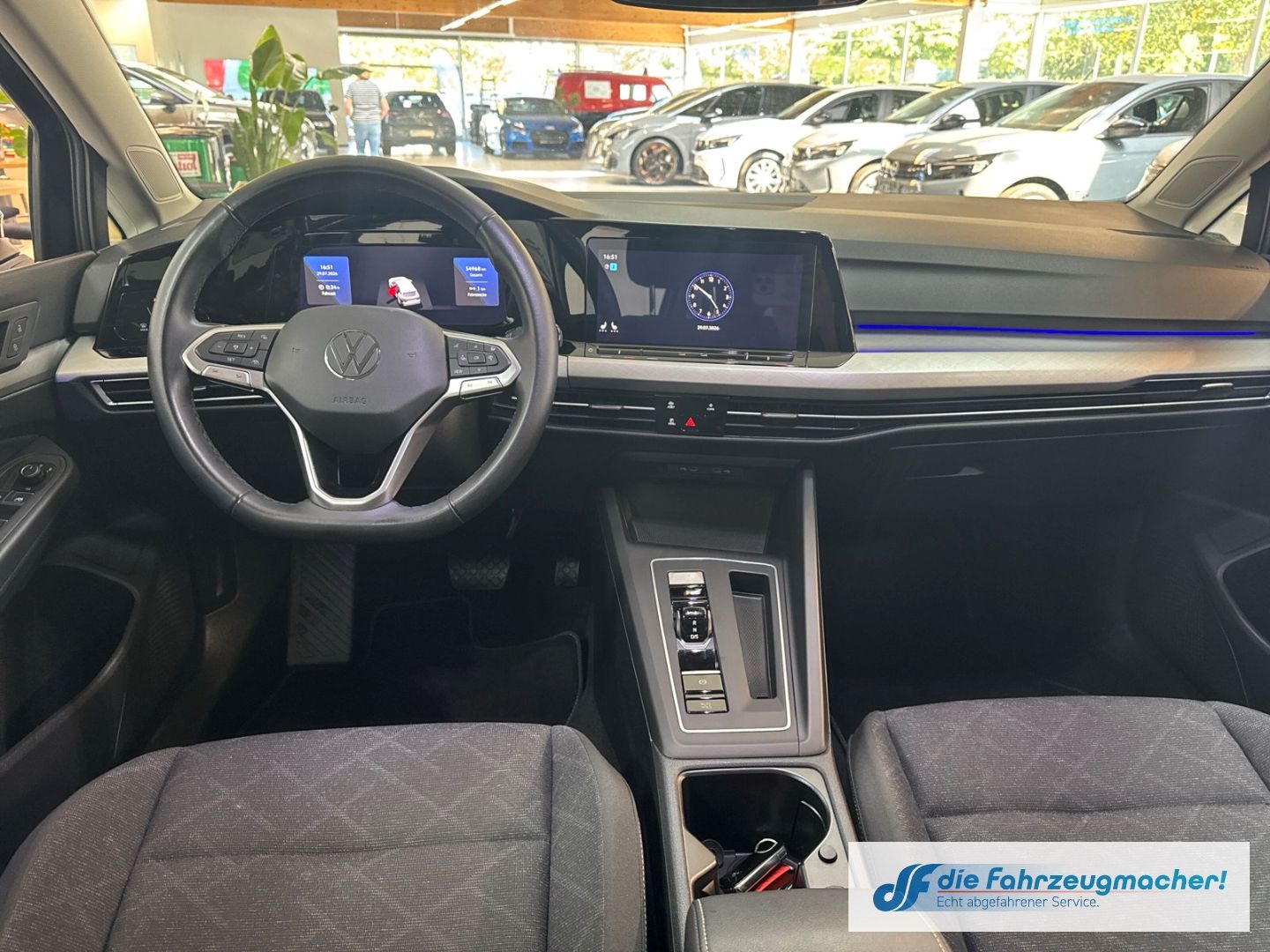Fahrzeugabbildung Volkswagen Golf VIII Variant Life Navi Digitales Cockpit LE
