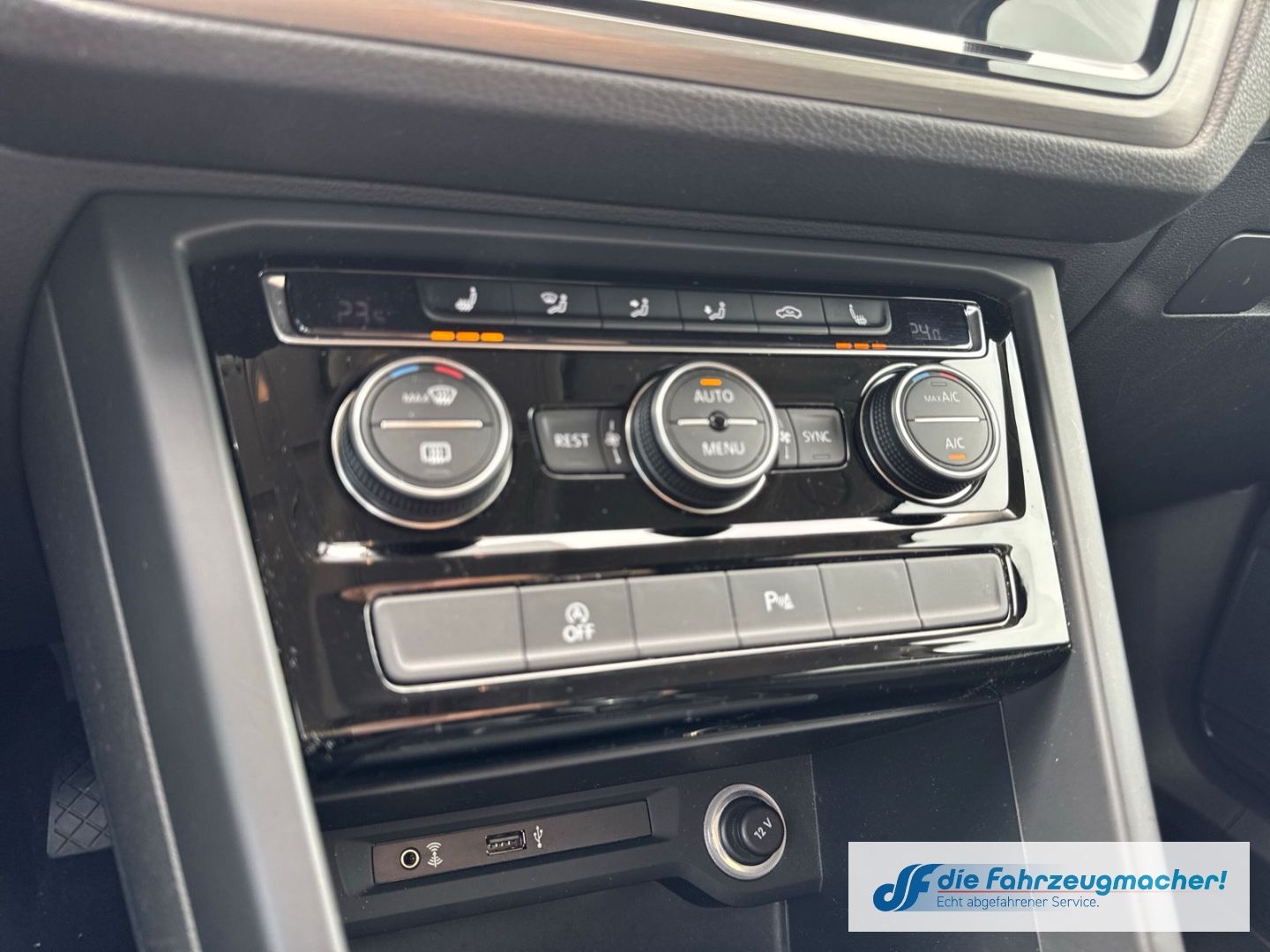 Fahrzeugabbildung Volkswagen Touran Comfortline BMT Start-Stopp AHK-klappbar