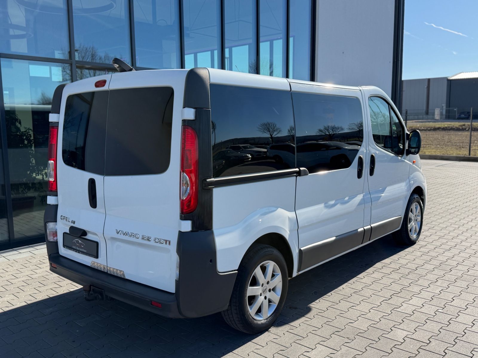Vivaro Kombi  L1H1 2,7t 2.5 CDTI Klima
