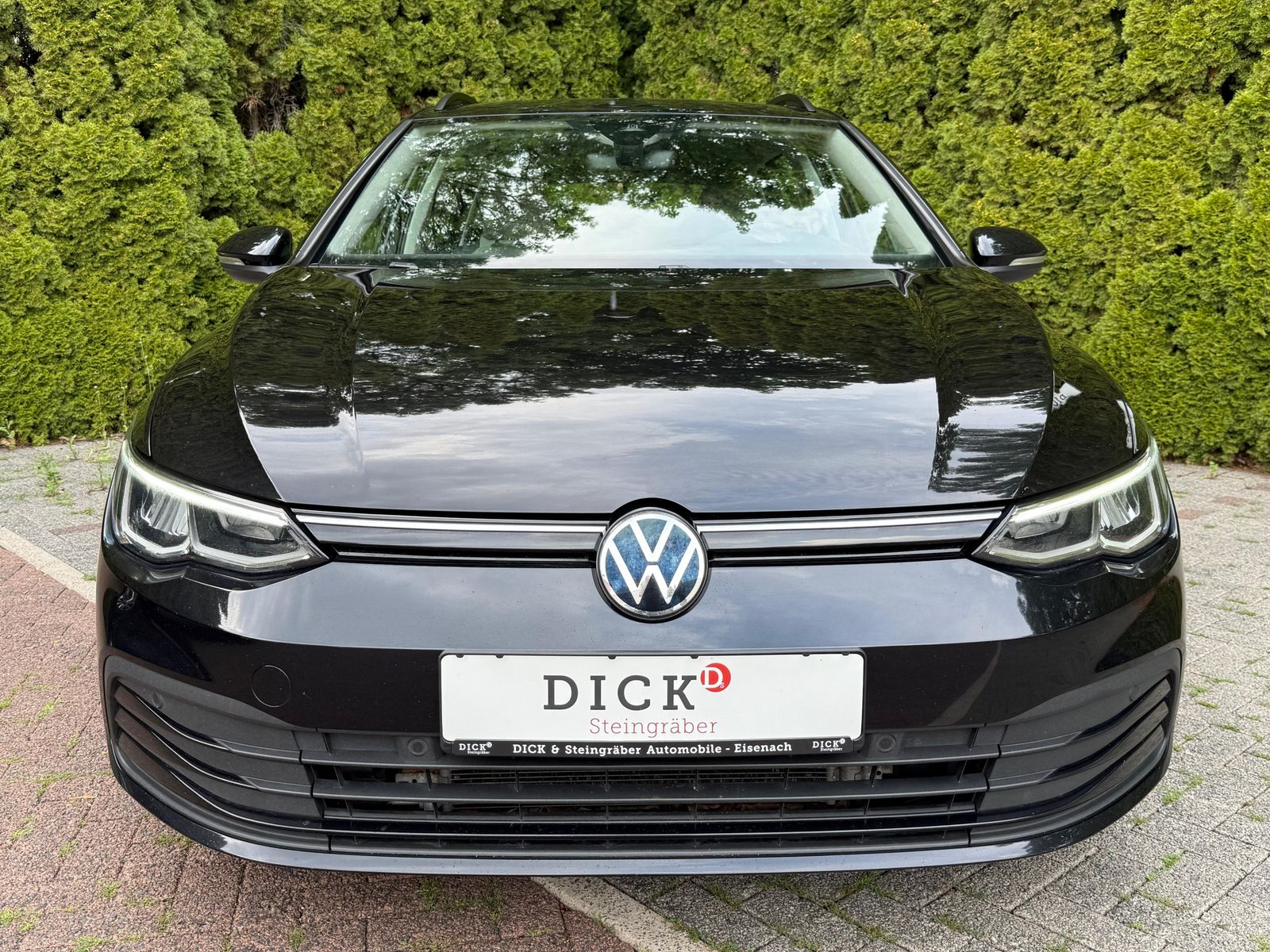 Fahrzeugabbildung Volkswagen Golf 2.0 TDI Life LED+NAVI+SHZ+AMBI+ACC+CARPLAY