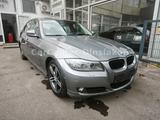 BMW 320i /NAVI-PROF/XENON/GSD/SHZ - BMW 320 aus 2010: 320i