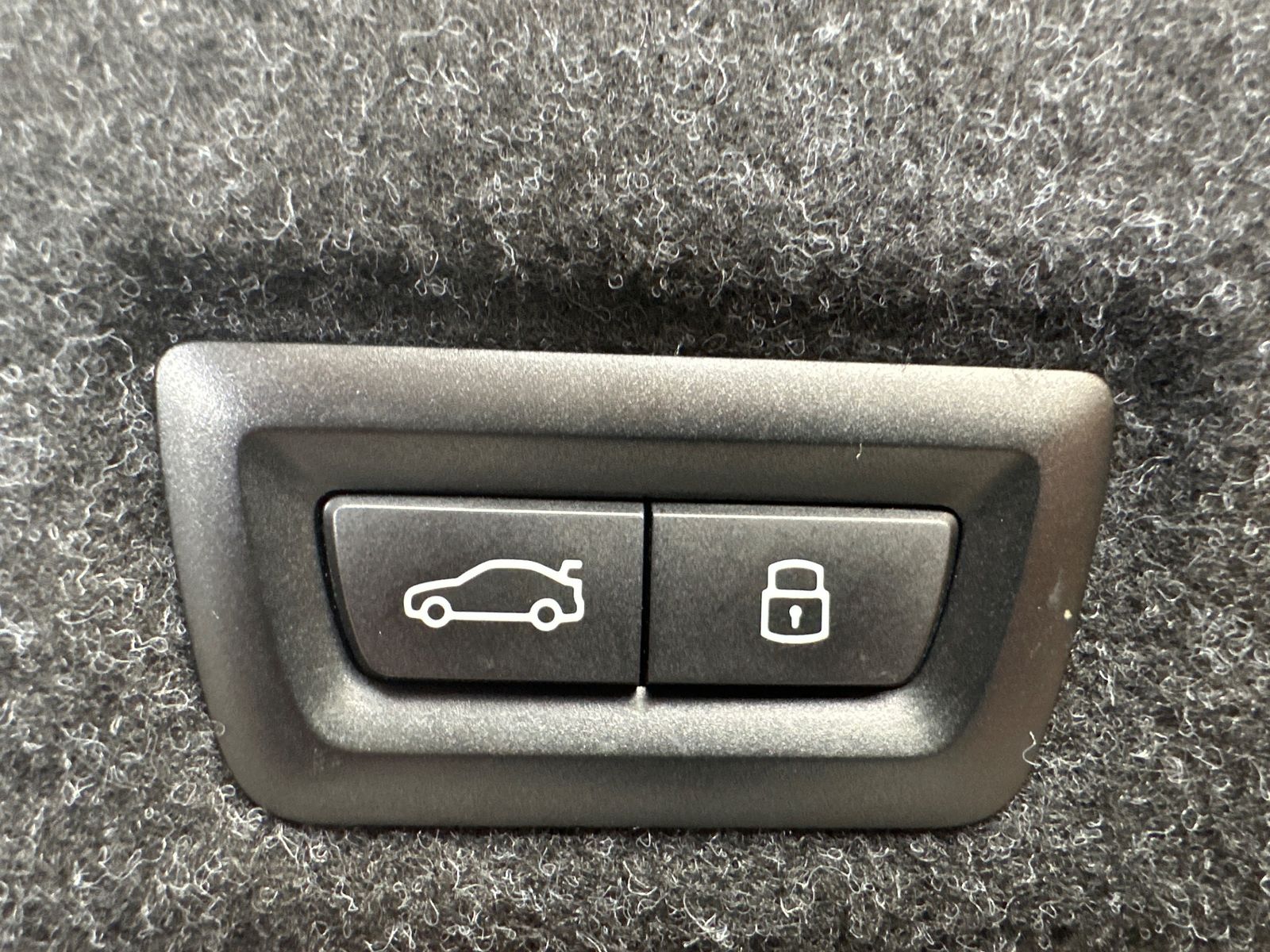 Fahrzeugabbildung BMW i5 M60 xDrive NAV+LED+PANO+AHK+21ZO+360°+DAP+B&W