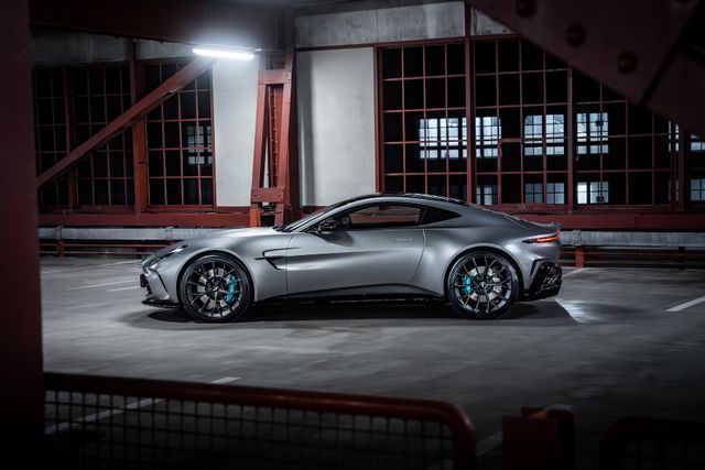 Fahrzeugabbildung Aston Martin V8 Vantage MY25 BOWERS&WILKINS|SAMMLERFAHRZEUG