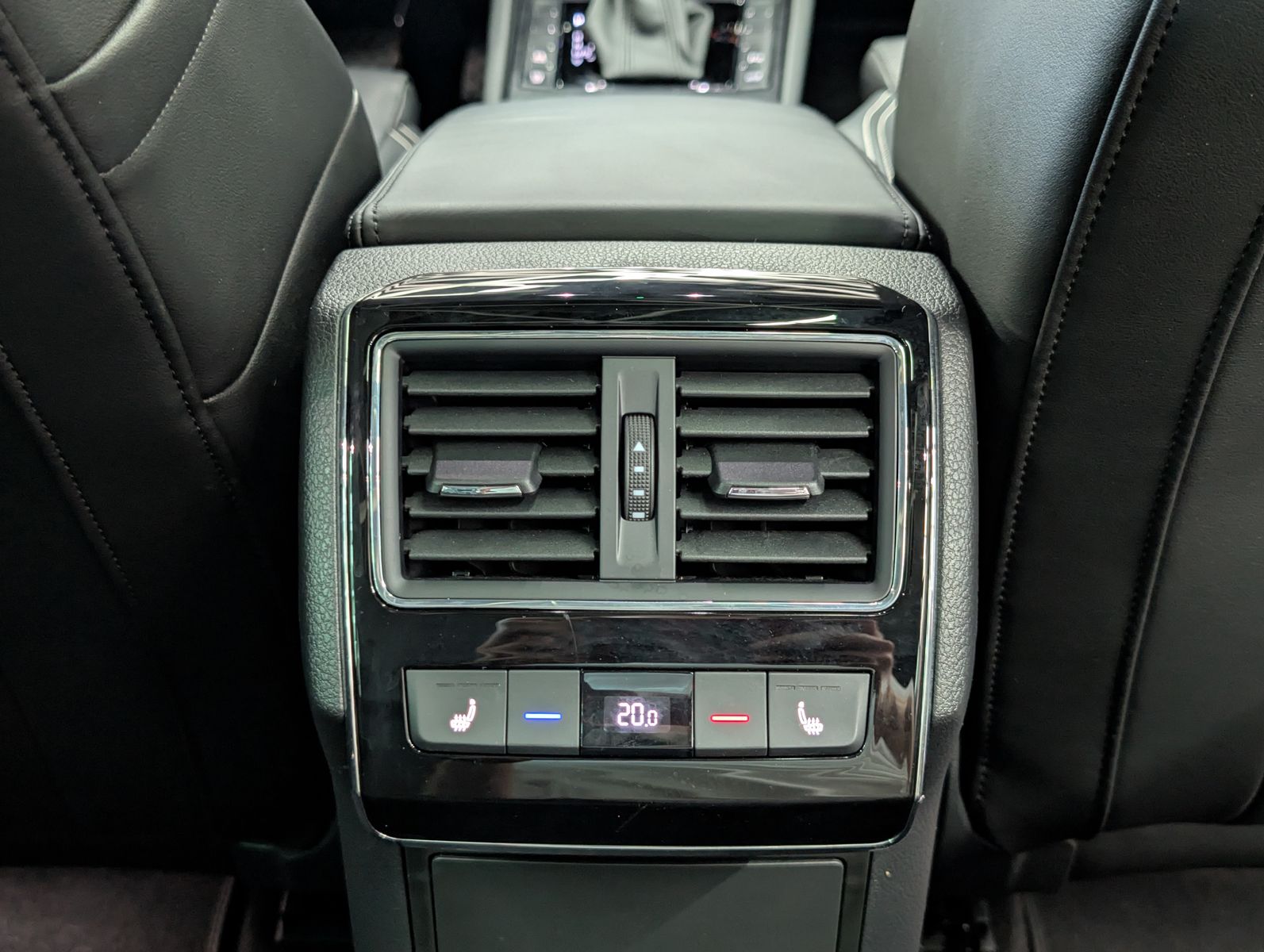 Fahrzeugabbildung SKODA Superb Premium 2.0 TDI PANO LEDER MASSAGE SOUND