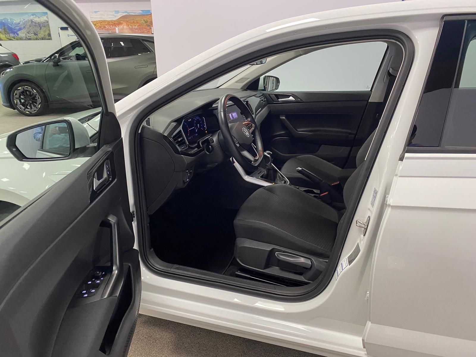 Fahrzeugabbildung Volkswagen Polo 1.0 TSI Life APP+KLIMA+KAMERA+PDC+SITZHEI++