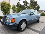 Mercedes-Benz Mercedes Benz W124 - Mercedes-Benz W124 aus dem Jahr 1992