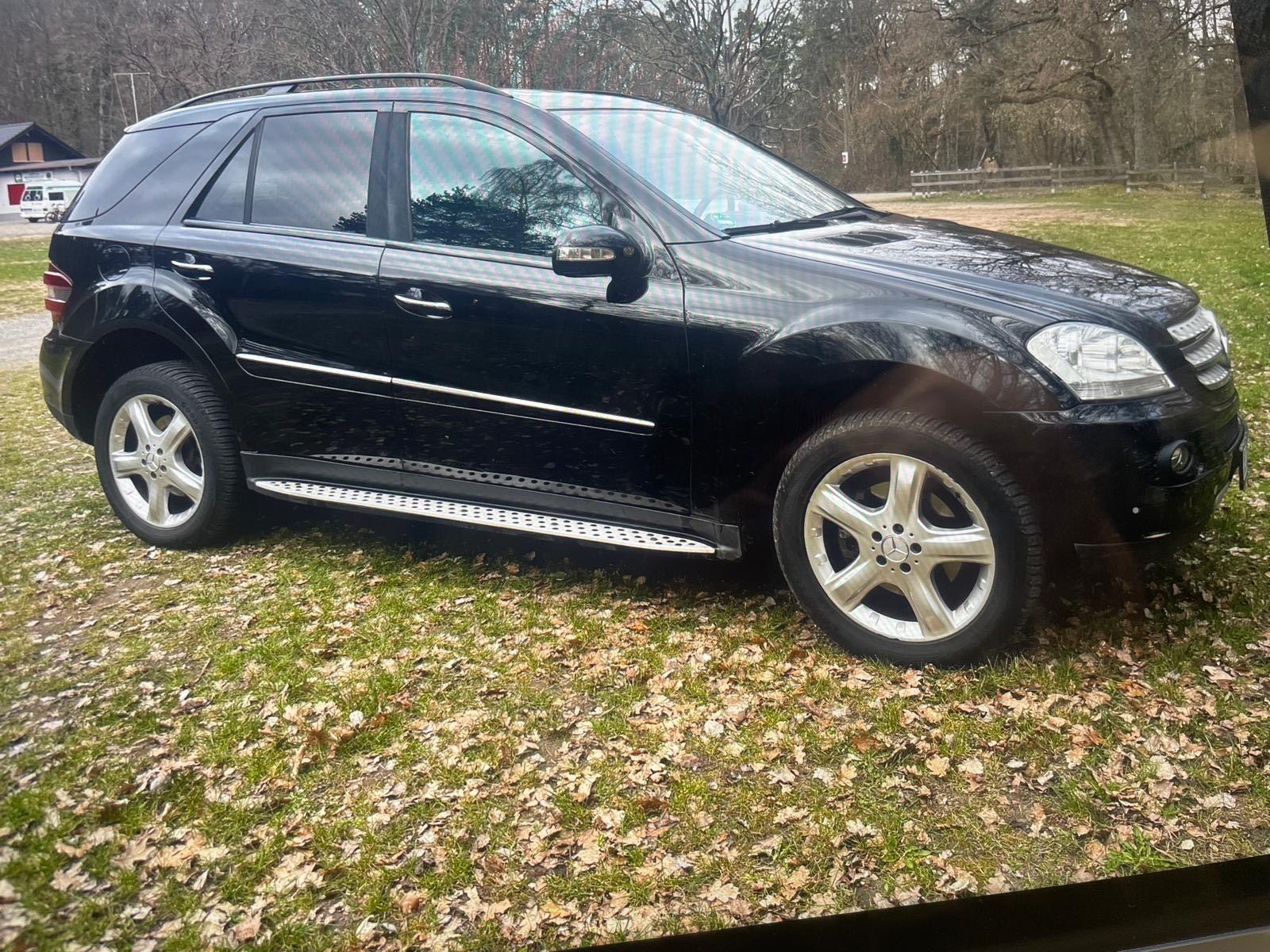 Mercedes-Benz ML280 2007 — rear view