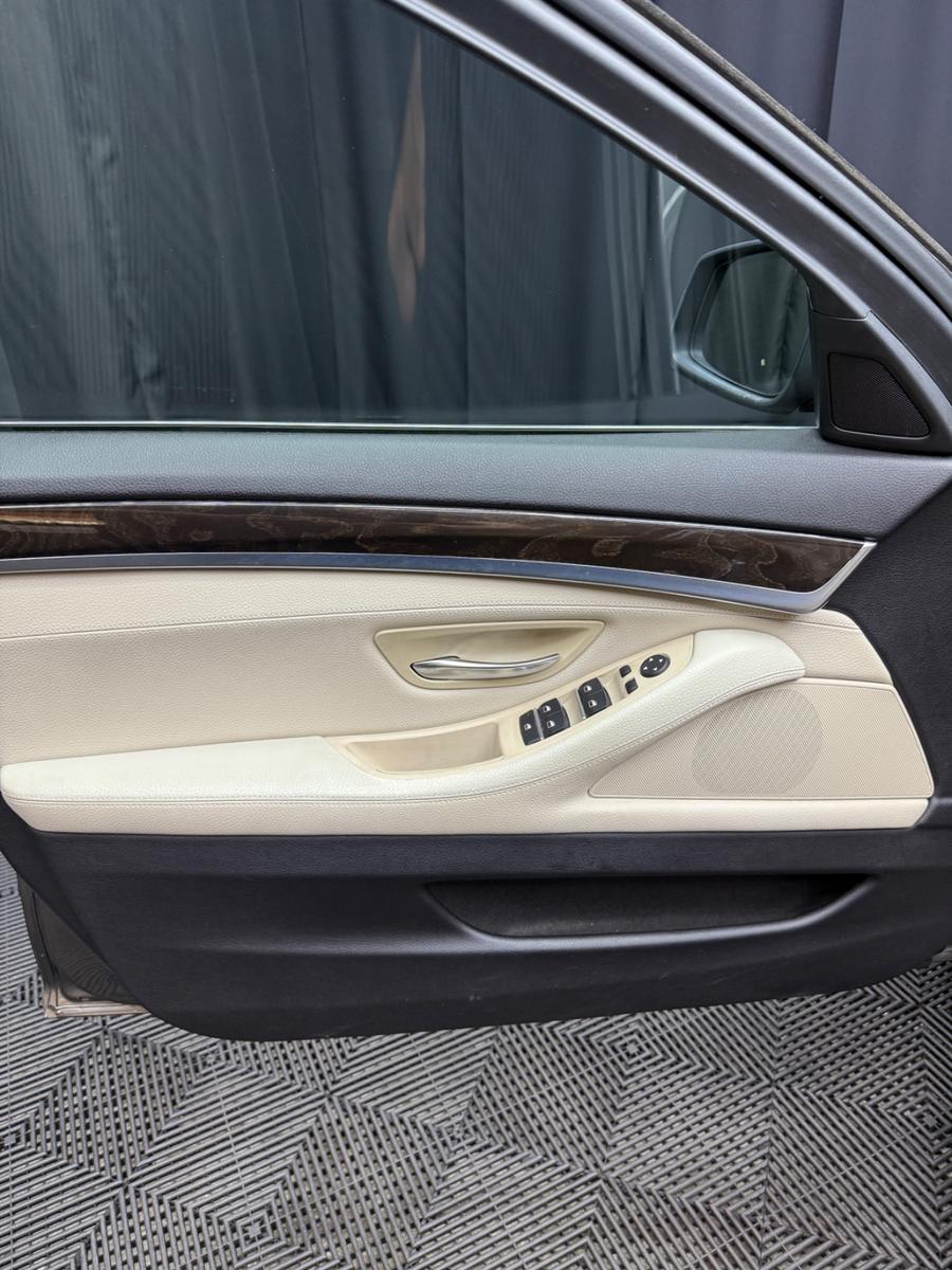 BMW 530D XDRIVE 258ch - TOIT PANORAMIQUE - CUIR DAKOTA - SIÈGES CHAUFFANTS - GPS PROFESSIONAL - SUSPENSION PNEUMATIQUE