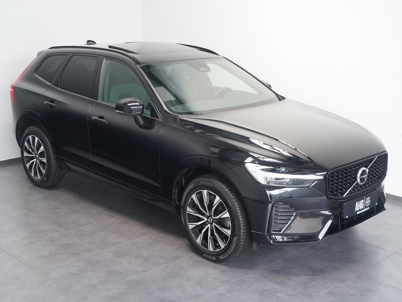 Fahrzeugabbildung Volvo XC60 B4 D AWD Plus Dark PANORAMA/LED/ACC/AHK