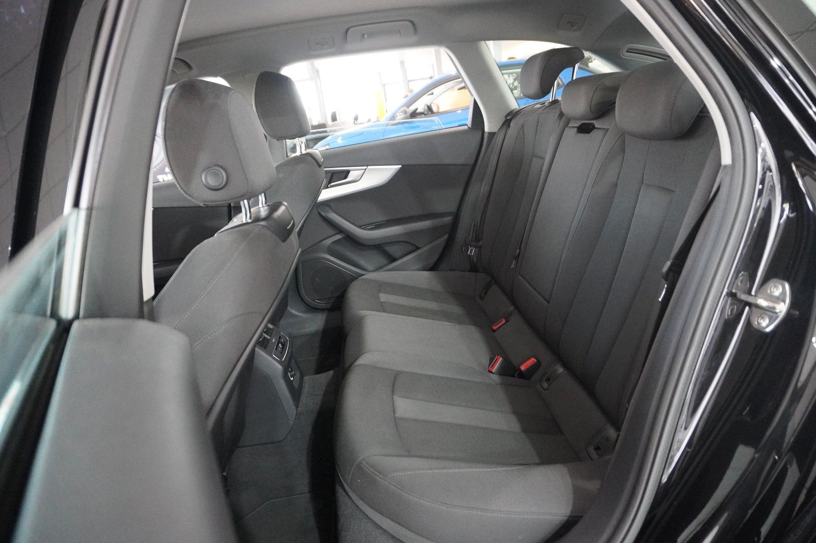 Fahrzeugabbildung Audi A4 Avant 35 TDI S-LINE SPORT NAVI/LED/KAMERA/DAB
