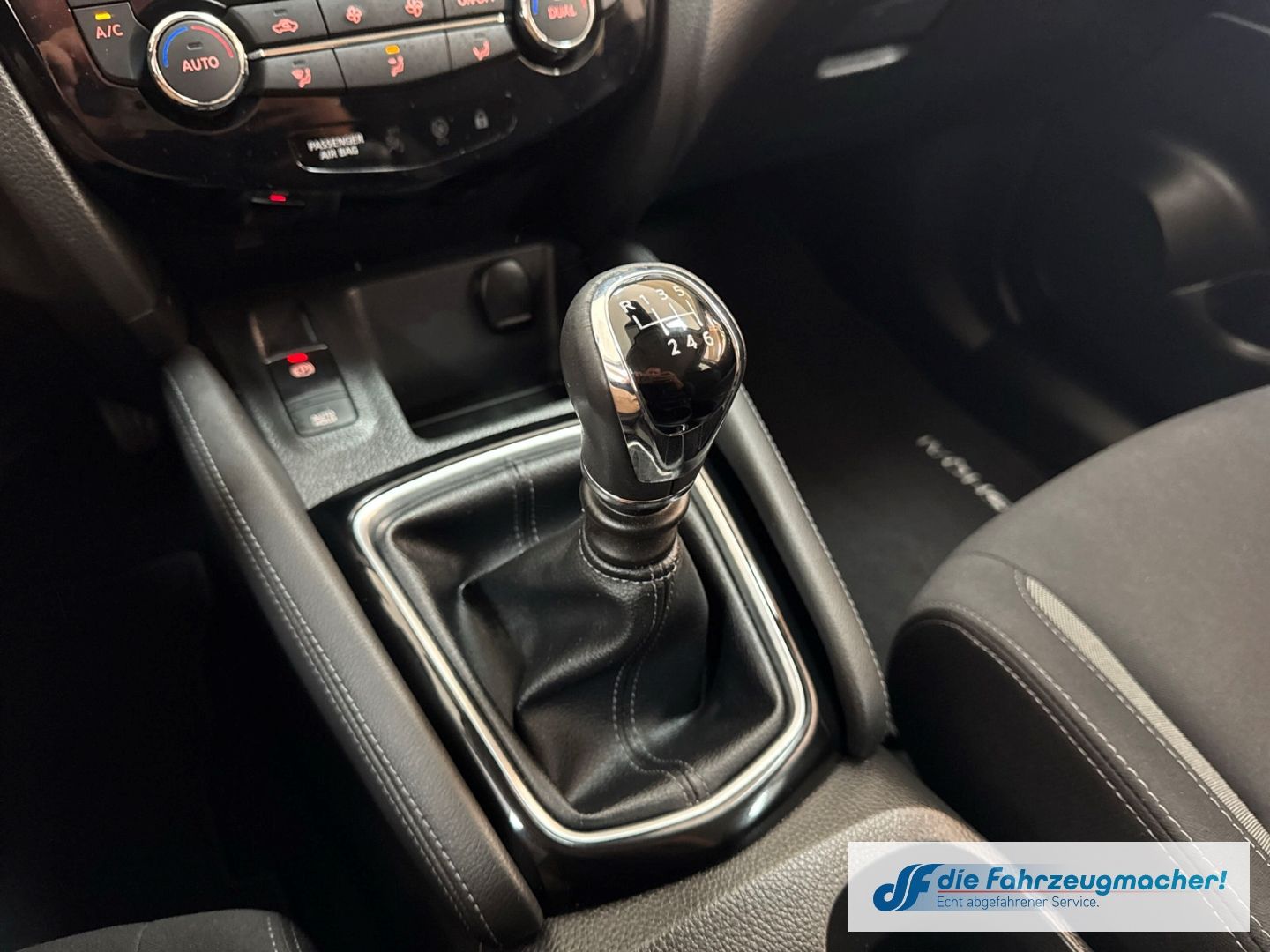 Fahrzeugabbildung Nissan Qashqai Shiro Navi Mehrzonenklima DAB SHZ Spurha