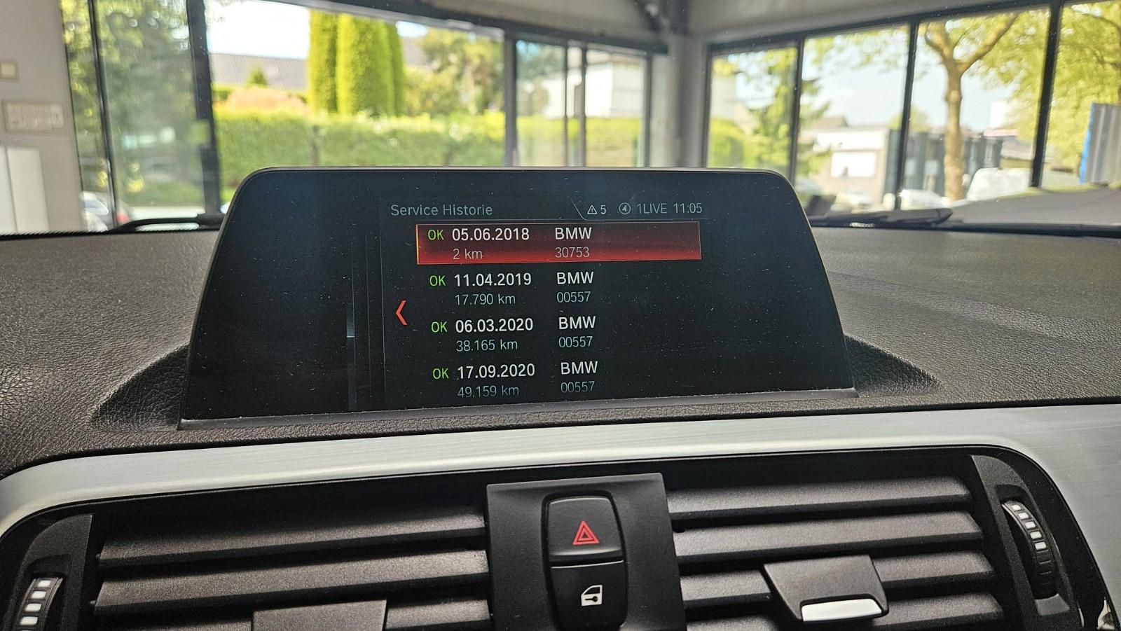 BMW 120i Vollleder Navi Tempomat Sitzheizung PDC LED