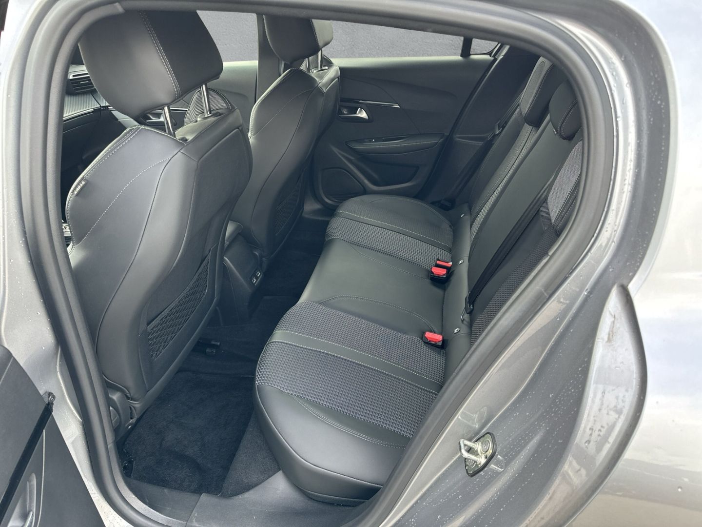 Fahrzeugabbildung Peugeot 208 e- GT Elektromotor 136 *Navi*Kamera*Sitzheiz