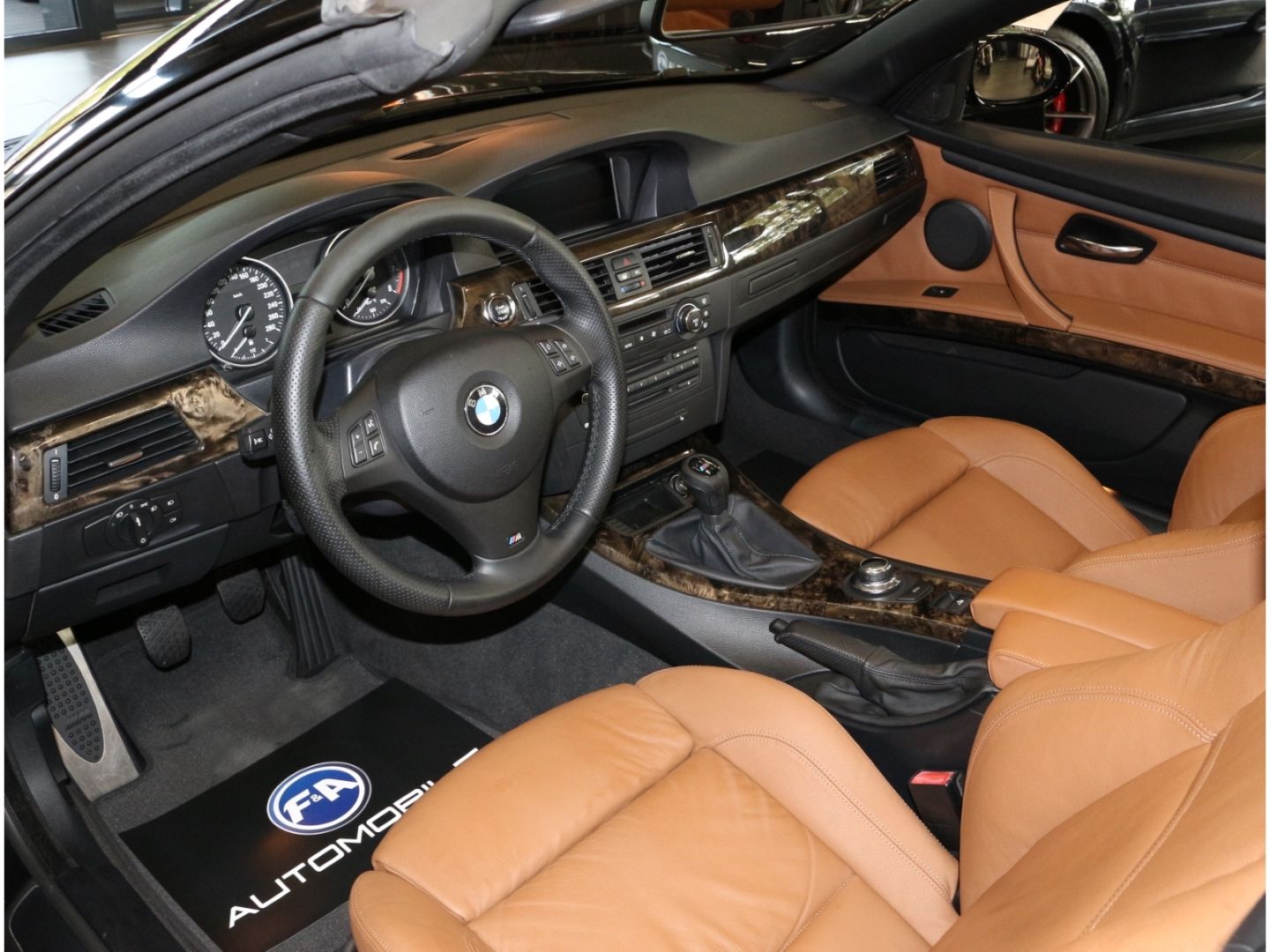BMW 335 i Cabrio M-Sportpaket 1.Hand Schalter 19 Zol