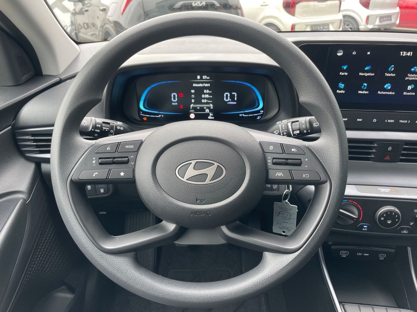 Fahrzeugabbildung Hyundai i20 Select Verkehrszeichenerk SpurhalteAss Navi