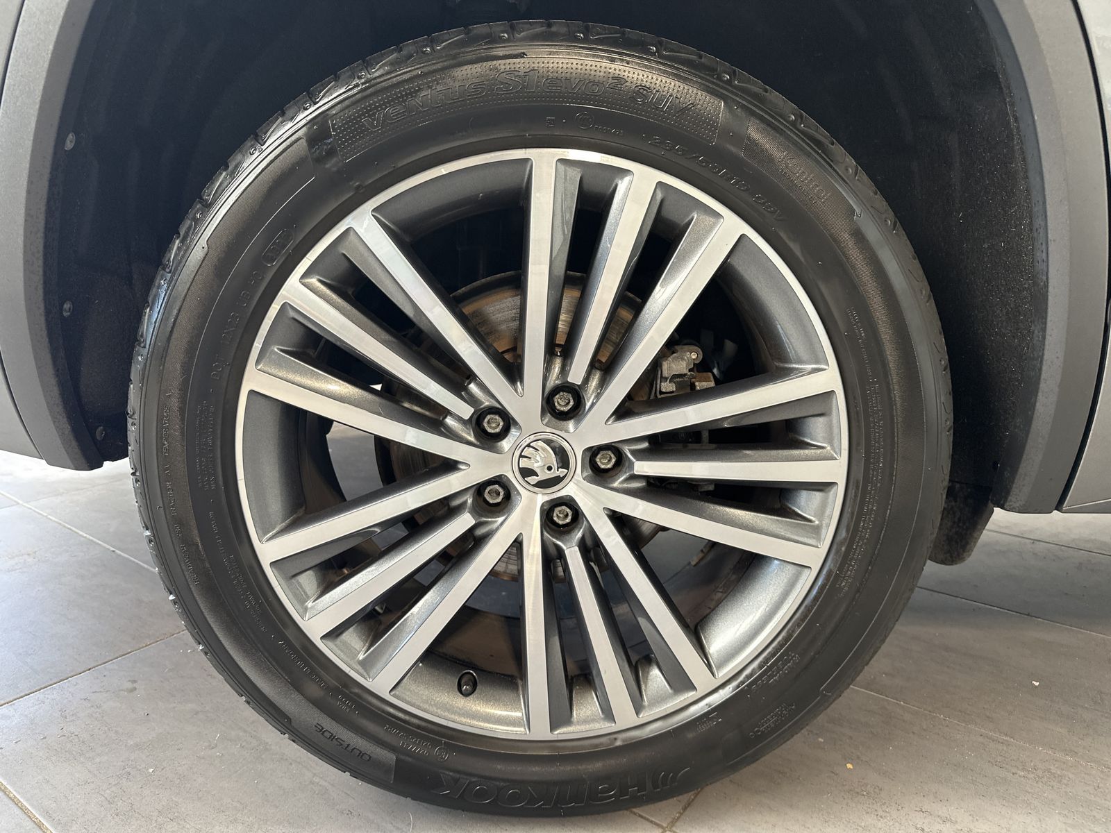 Fahrzeugabbildung SKODA Kodiaq 4x4 L&K NAV+MATRIX+360+PANO+AHK+STANDHEIZ