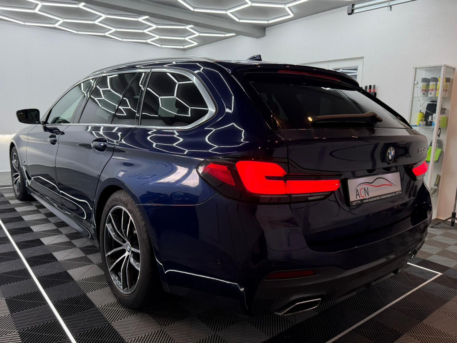 Fahrzeugabbildung BMW 530d M-SPORT/FACELIFT/LASER/ASSIST/STHZG/AHK