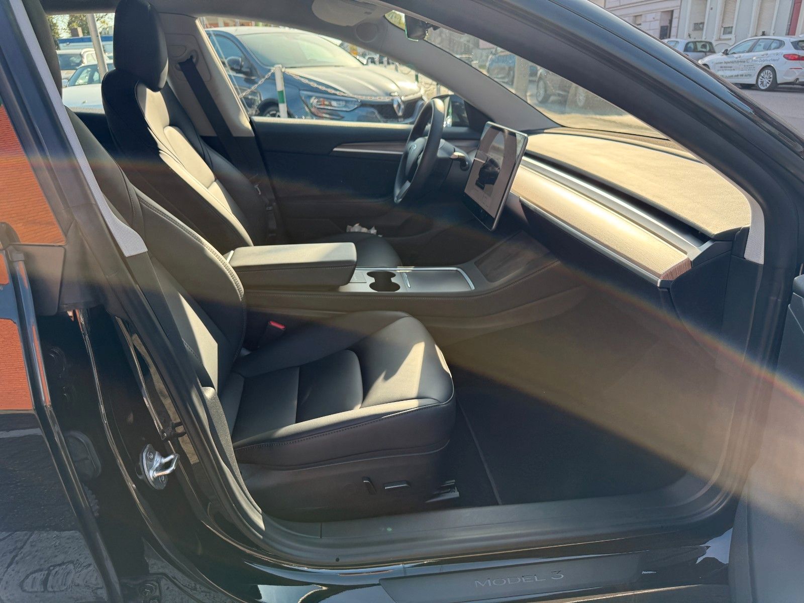 Fahrzeugabbildung Tesla Model 3 Long Range Dual AWD 1-Hand