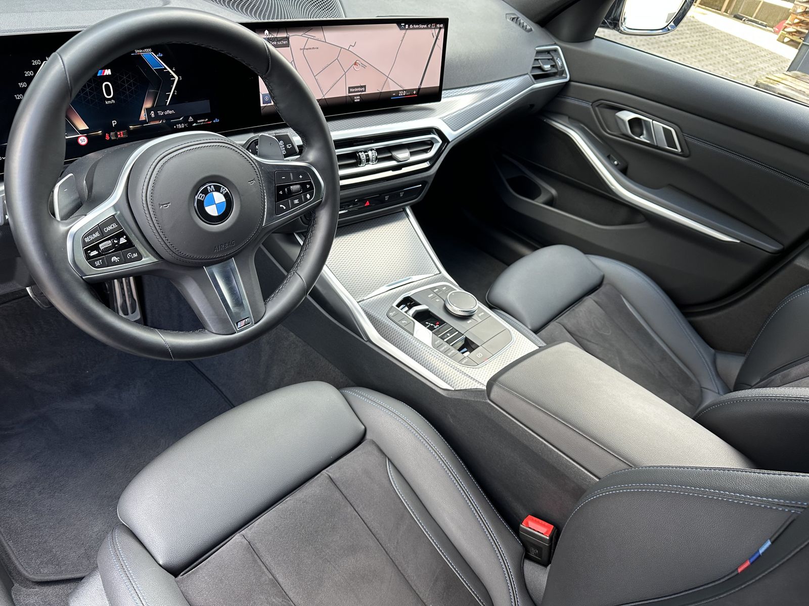 Fahrzeugabbildung BMW 320d Touring M-Sport NAV+LED+ACC+SHZ+VCOCKPIT+PP