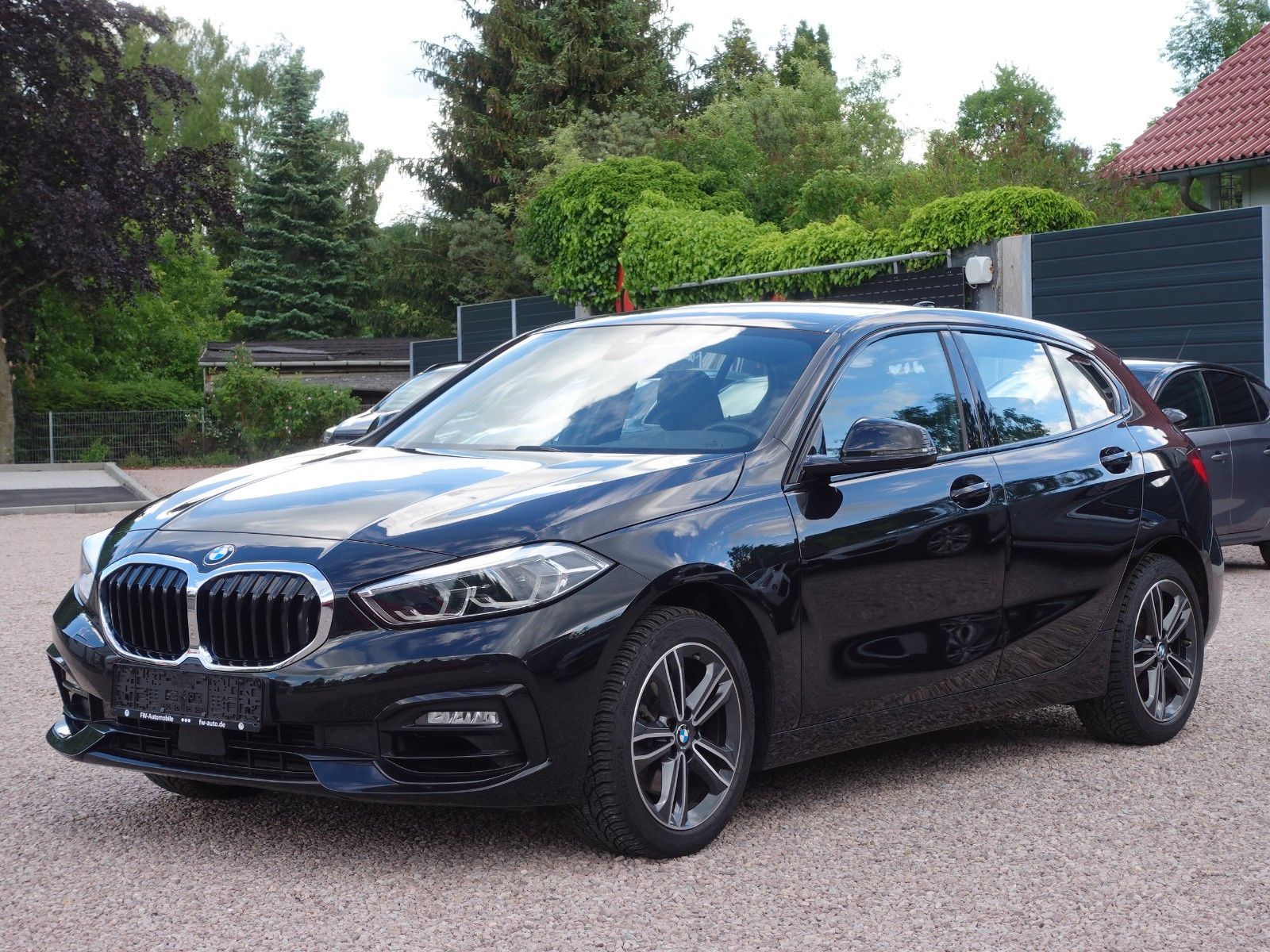 Fahrzeugabbildung BMW 118i Sport Line Navi CarPlay LED-Pkt.
