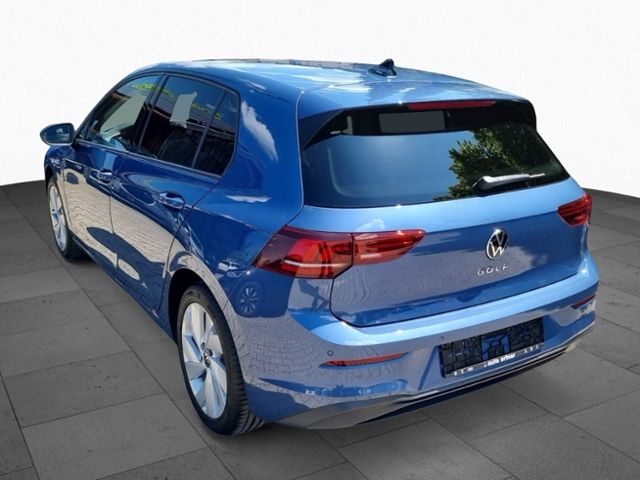 Fahrzeugabbildung Volkswagen Golf 1,5 TSI LIFE PANO SHZ TRAVEL-ASSIST LED DAB