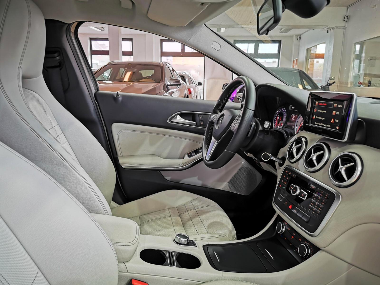 Mercedes-Benz A250 AUT | KAM | CHECKHEFT | 8X + [12M GARANTIE]