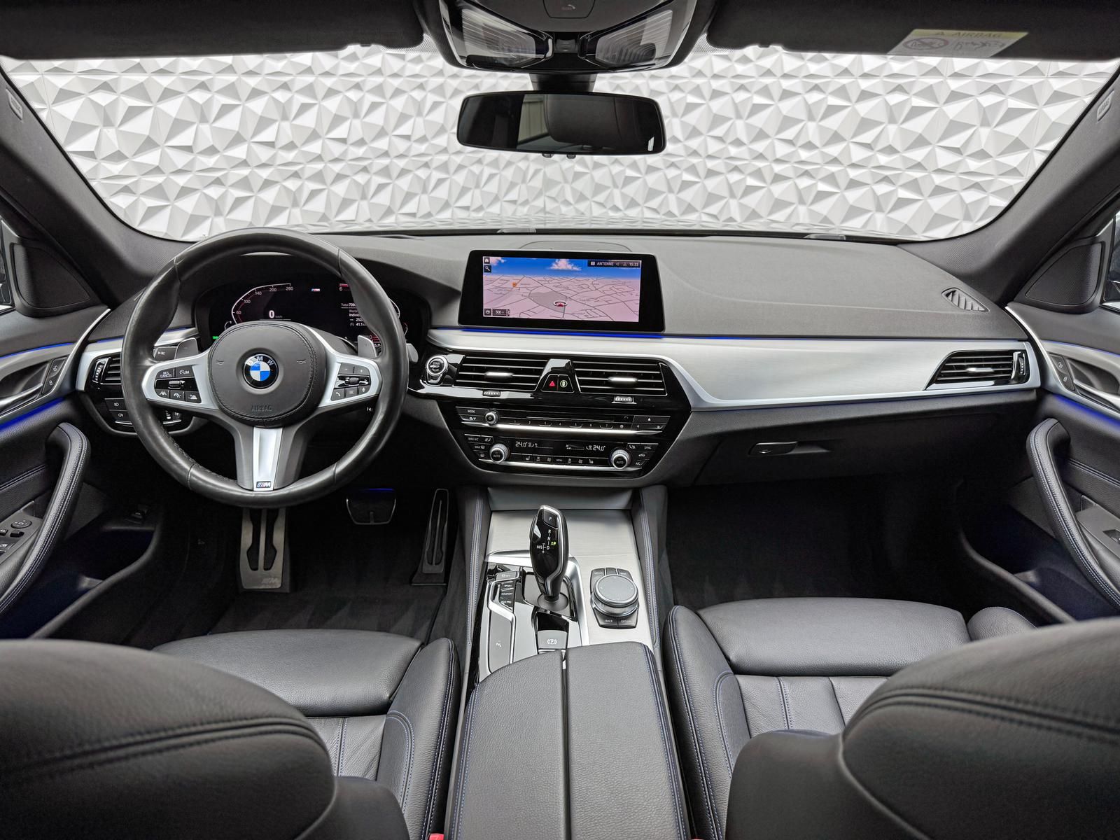 Fahrzeugabbildung BMW 520d M-PAKET/ACC/PANO/HUD/DA+/KEYL/LED/R-CAM/DAB